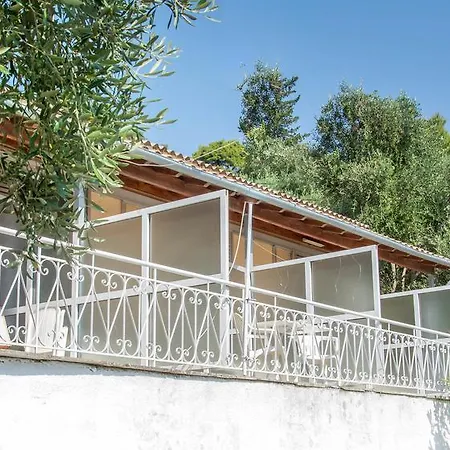 Spiti Kritikos * Benitses (Corfu)