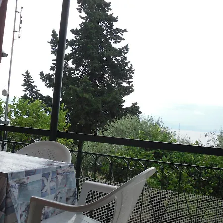 Spiti Kritikos * Benitses (Corfu)